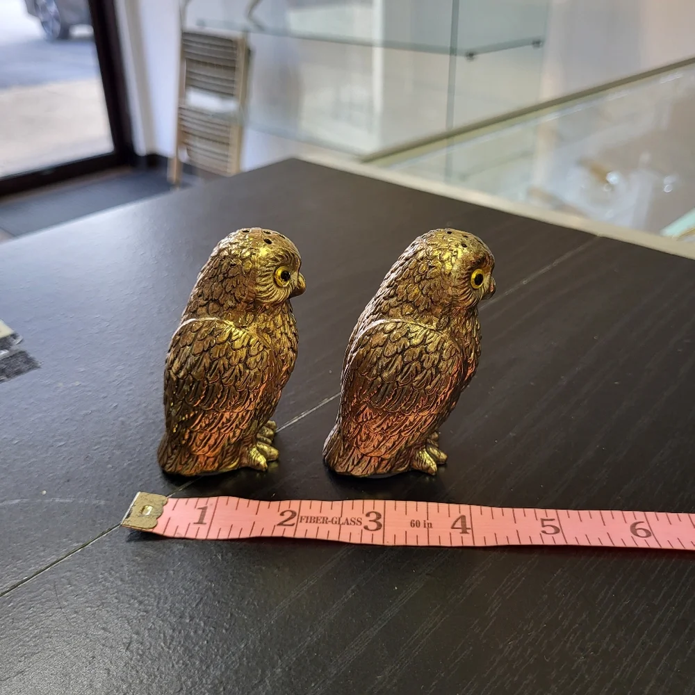 Cast owl salt and pepper shakers